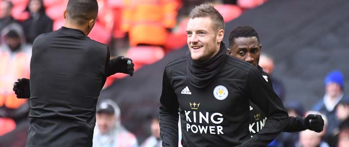 jamie vardy warming up for leicester city