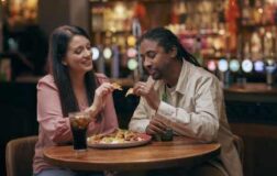 free nachos at hungry horse