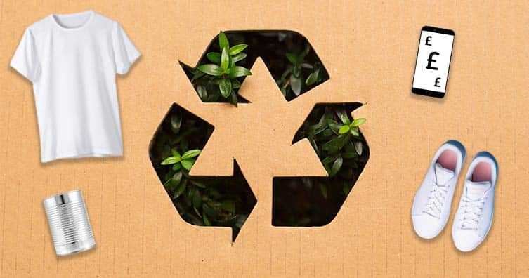 Símbolo de reciclaje con camiseta, lata, teléfono y zapatos