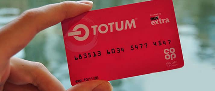 person holding a totum student discount card